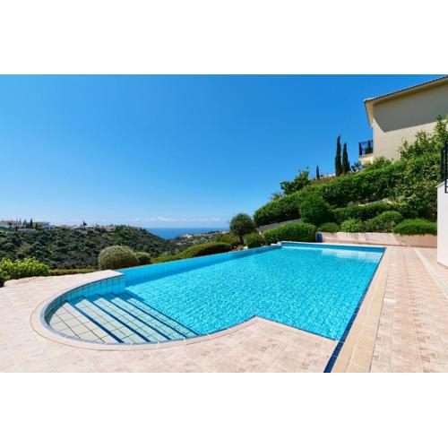 4 bedroom Villa Helidoni with private infinity pool, Aphrodite Hills Resort