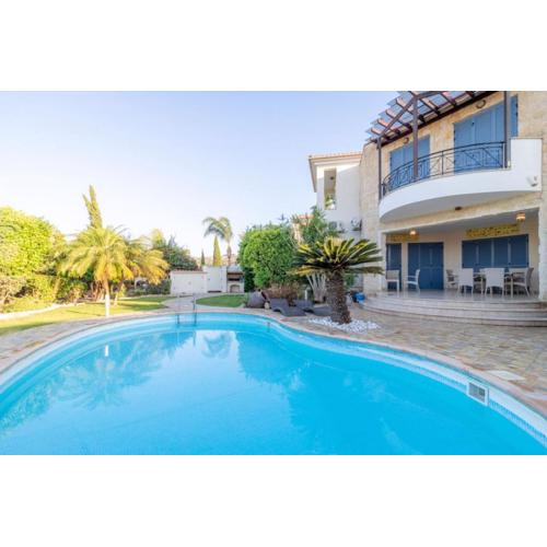 4-bedroom villa in Latchi with pool table