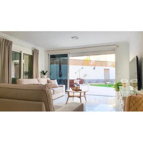 4-bedroom Villa Los Corales with Jacuzzi, Garden, close to everything