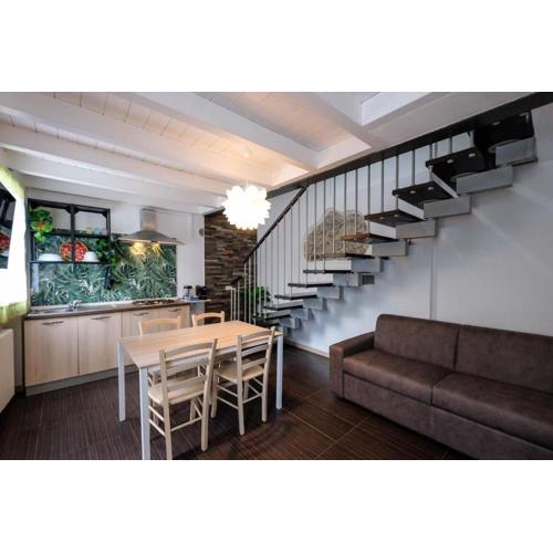 4 min to Lake - Duplex with private parking