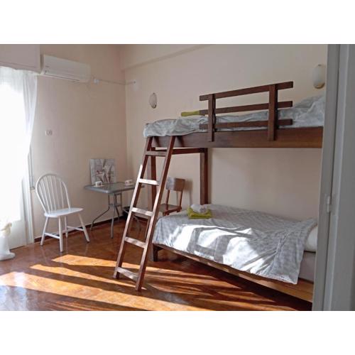 4 Single beds room 5\