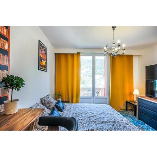 #4 Toulon CENTRE, BALCON, VUE SUR CORNICHE, LUMINEUX, AU CALME, STATIONNEMENT FACILE & GRATUIT