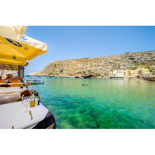 40sec walk to Xlendi Beach - Fully Air Con & Heated Brand New Central Apartment