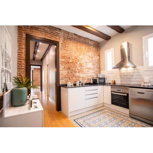 44MAL1084- Bright 2BR apartment