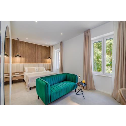 48 Rooms Split