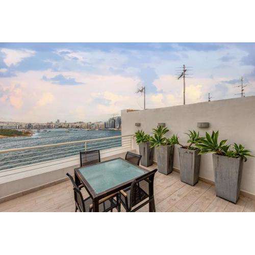 49/3 Seafront Duplex Penthouse in Valletta