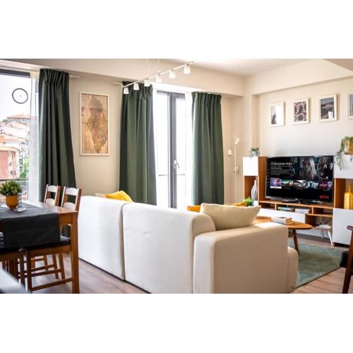 4B2 brand new flat with air conditioning in Center