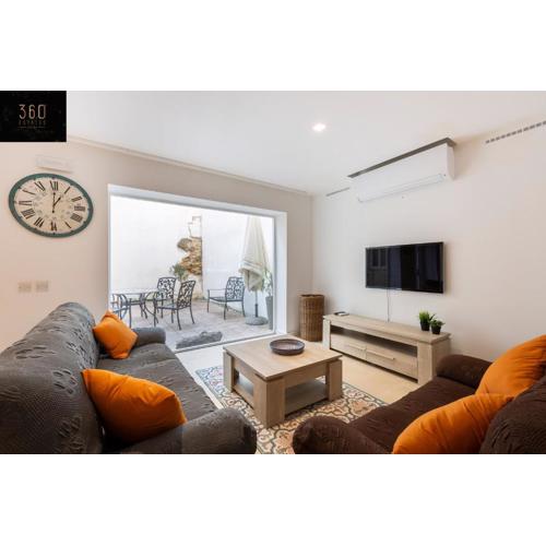 4BR Home in Prime Location Just Off the Promenade by 360 Estates