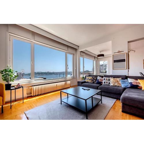 5-Bedroom Apartment with Sea View