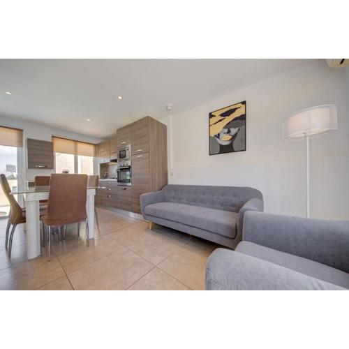 5 bedroom house with jacuzzi in St Julian\