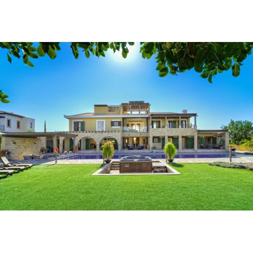 5 bedroom Villa Rio with large private pool and hot tub, Aphrodite Hills Resort