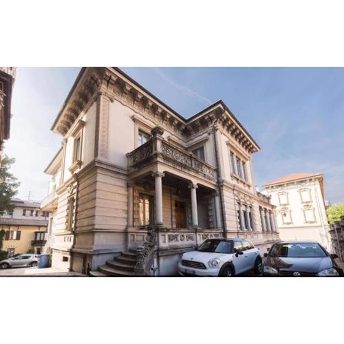 (5 bedrooms) 3 Seasons Villa on Como Lake