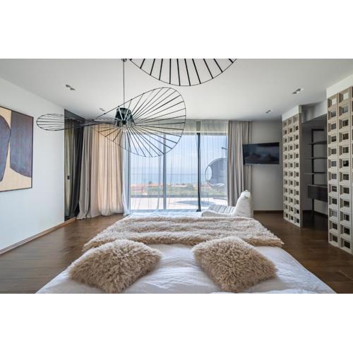 5 bedrooms 5 bathrooms LUXURY House with pool