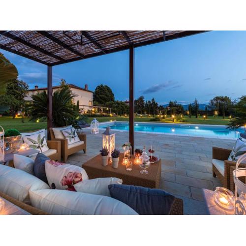 5 Bedrooms Villa with Pool in Lucca