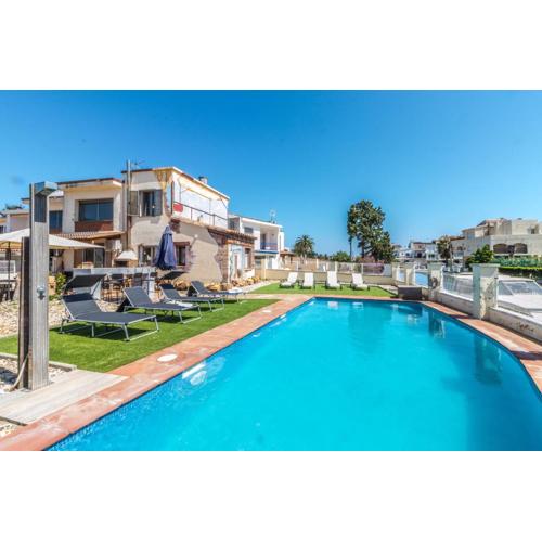 5 HABITACIONES, 3 BAÑOS, PISCINA PRIVADA, AMARRE 15m