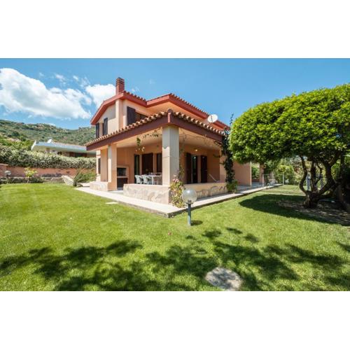 5 min dal mare - Ampia villa con Terrazza e Aria Condizionata