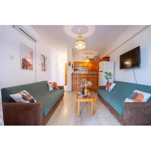 5-min to the beach, 1-bed apt