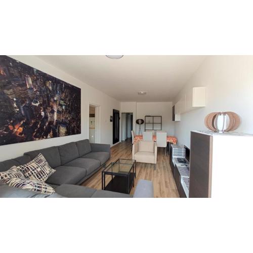 5 min to the Beach Holiday Shared Apartment - private ROOM in 3 bdr Apt