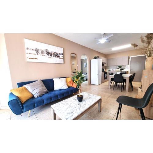 5 Min Walk to Beach, Perfect Seaside Escape 3BR Shared Apartment