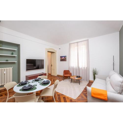 5 minutes from Via Roma - with Smart TV