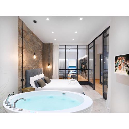 5 star lux suite in Kolonaki.