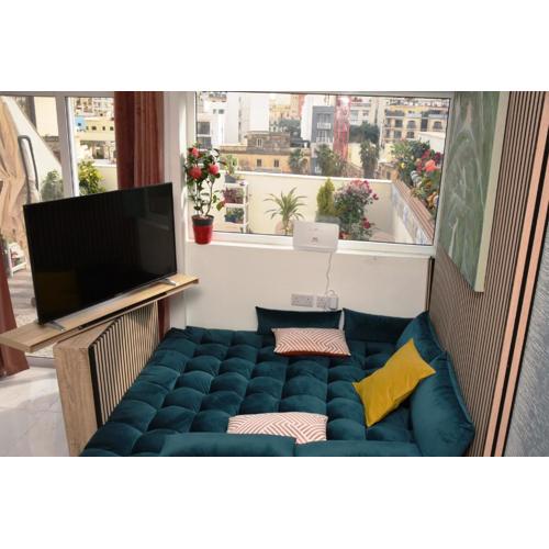 5 Star Luxury Marina Penthouse - Stunning Sea Views and Prime Location