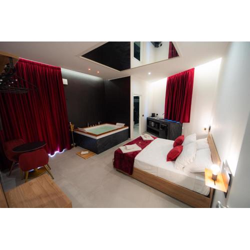 5 Stars - Exclusive Luxury Suites with a jacuzzi