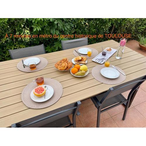 50 m2 T2 au calme, lumineux, confortable, cosy, climatisé, privatif avec parking gratuit et terrasse