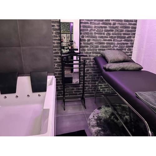 50 Nuances de Bonheur à 2, Balnéo, Table massages