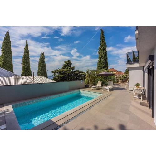 500 Meter Strand mit Pool