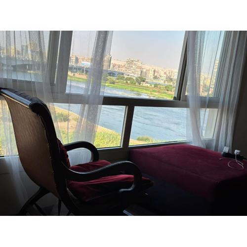 شقه فندقيه بغير مميز علي النيل 501