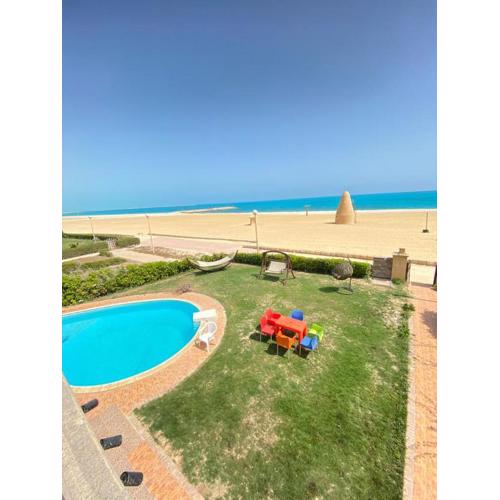 فيلا 5 غرف أول صف بحر مارينا الساحل الشمالي العلمين برايفيت بول