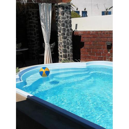 5bedroom villa in perissa beach