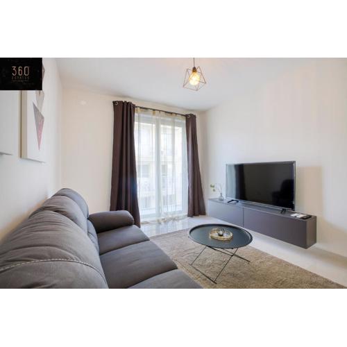 5th Floor brand new APT, with PRVT Balcony & WIFI by 360 Estates