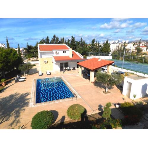 6 bdr villa with TENNIS COURT