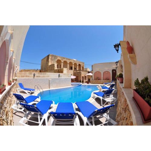 6 Bedroom Farmhouse with Large Private Pool