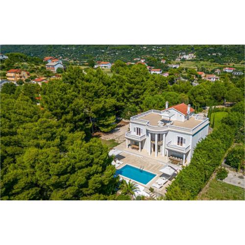 6 Bedroom Lovely Home In Rab