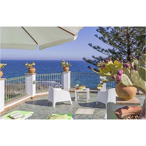 6 Bedroom Pet Friendly Home In Siracusa