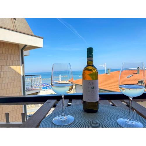 6 posti - Fronte Mare Parcheggio Privato AC Wifi by WeHostYou