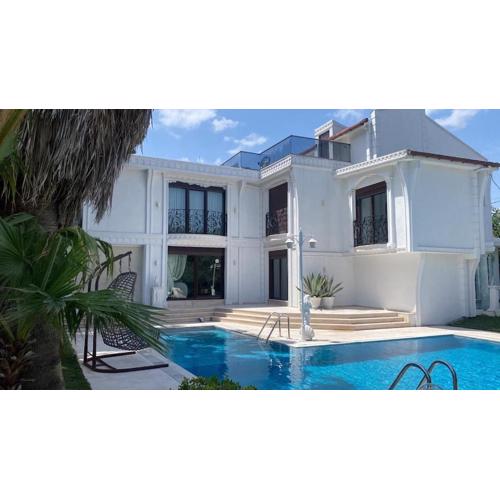 6-room Villa with Private Pool and Garden
