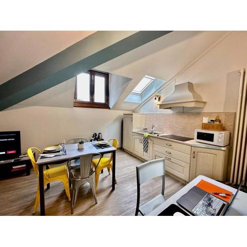 63 passi dal lago in centro by Revenue House