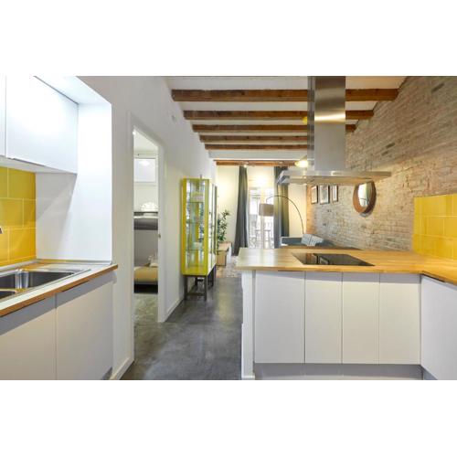 64 Apartment in a typical Barcelona\