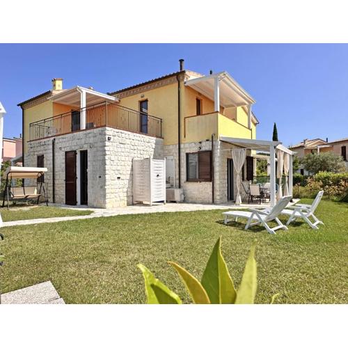 640 - Bellissimo bilocale con portico e giardino al Residence Adamo ed Eva - PISCINA, SPIAGGIA e MINICLUB al White Beach Club inclusi nel prezzo