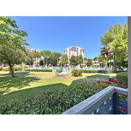643 - Appartamento trilocale al piano terra al Residence Conero SPIAGGIA inclusa nel prezzo