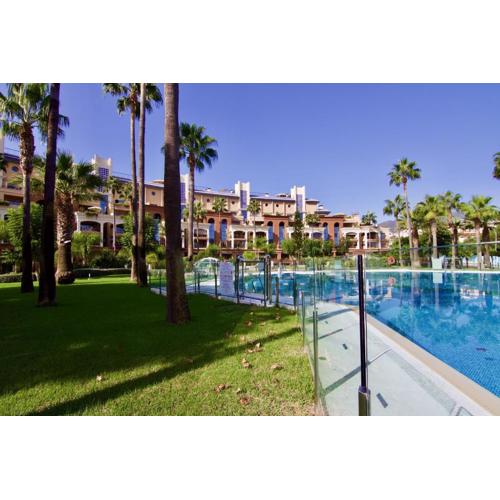 797 HOLIDAY RENTALS - BELLAGIO- Elegante piso para 6 a 1 min de la playa, con piscina interior y exterior, SPA con jacuzzi