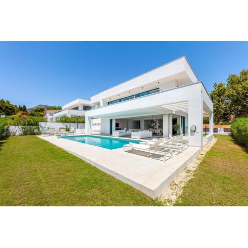 797 HOLIDAY RENTALS - Lujosa y moderna villa en Puerto marina