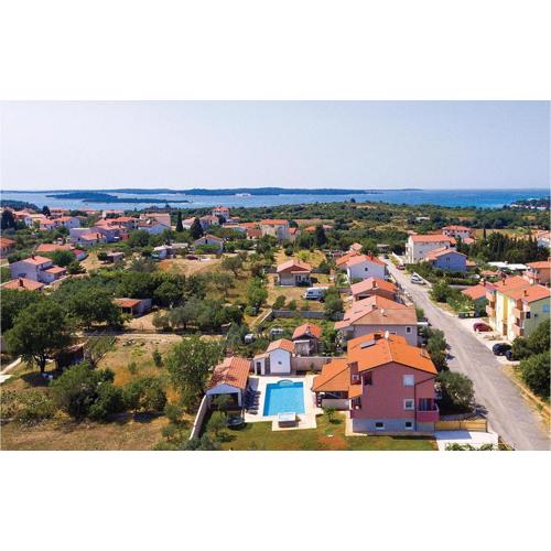 8 Bedroom Awesome Home In Pula