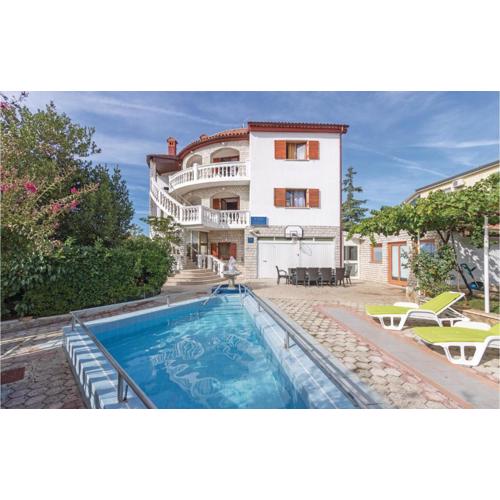 8 Bedroom Stunning Home In Pula