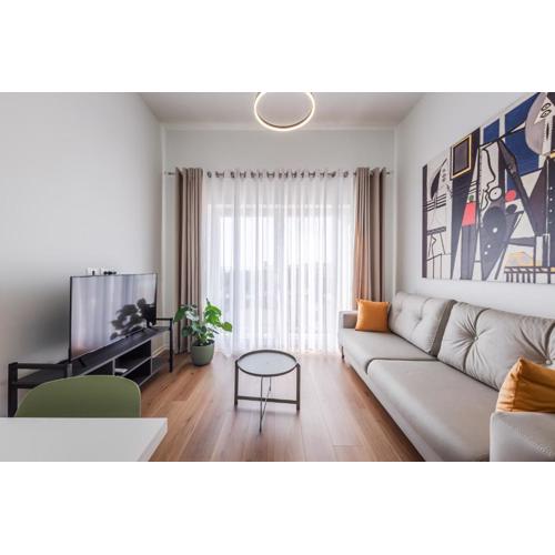 8th Floor Apartments, Golem