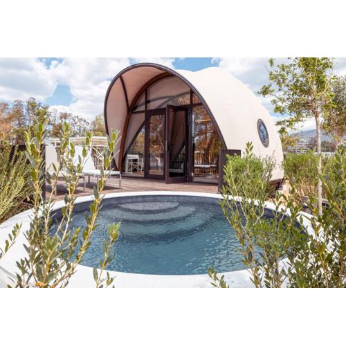 91 Athens Riviera, The Resort